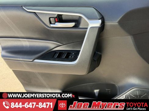 Used 2025 Toyota RAV4 XLE image 26