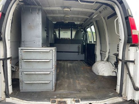Used 2013 Chevrolet Express 3500 RWD image 17