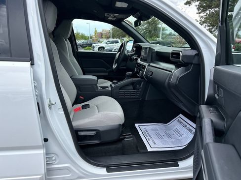 Used 2025 Toyota 4Runner SR5 AWD/4WD image 13