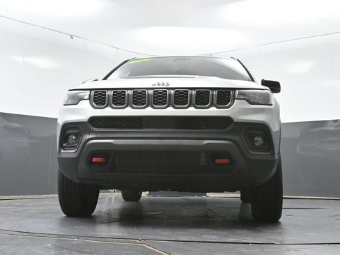 Used 2025 Jeep Compass Trailhawk AWD/4WD image 54