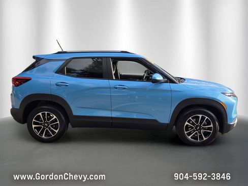 Used 2025 Chevrolet TrailBlazer LT w/ LT Cold Weather Package FWD image 7