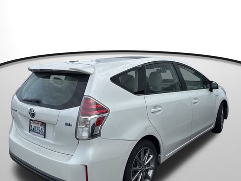Used 2015 Toyota Prius V image 5