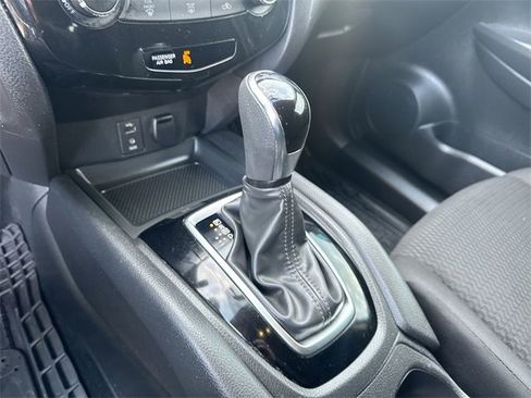 Used 2018 Nissan Rogue Sport S image 25