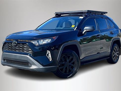 Used 2021 Toyota RAV4 LE image 3