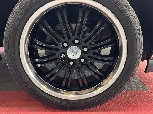 Used 2011 Chevrolet Avalanche LTZ RWD image 21
