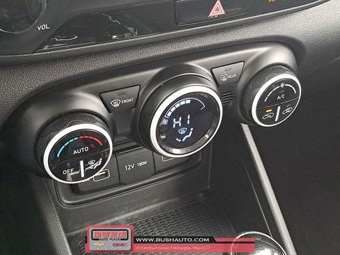 Used 2022 Hyundai Venue Limited image 22