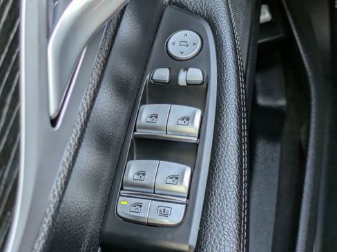 Used 2021 BMW 740i w/ M Sport Package image 28