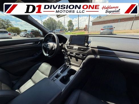Used 2018 Honda Accord Sport image 10