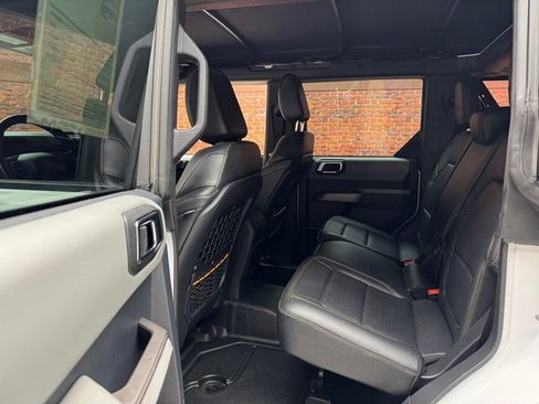 Used 2023 Ford Bronco Badlands image 26