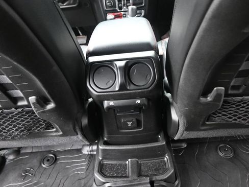 Used 2018 Jeep Wrangler Unlimited Rubicon AWD/4WD image 24