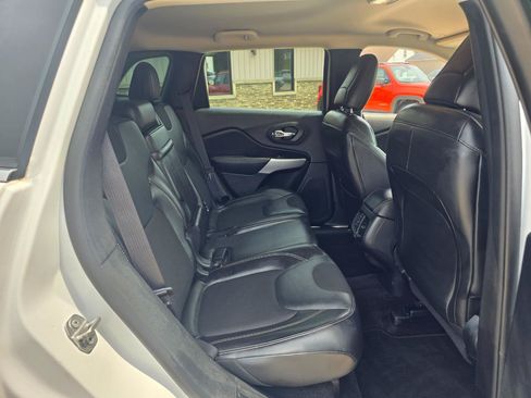 Used 2018 Jeep Cherokee Latitude Plus FWD image 22