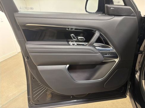 Used 2024 Land Rover Range Rover Long Wheelbase SE image 9