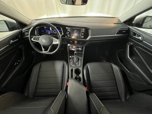 Certified 2023 Volkswagen Jetta SE image 14