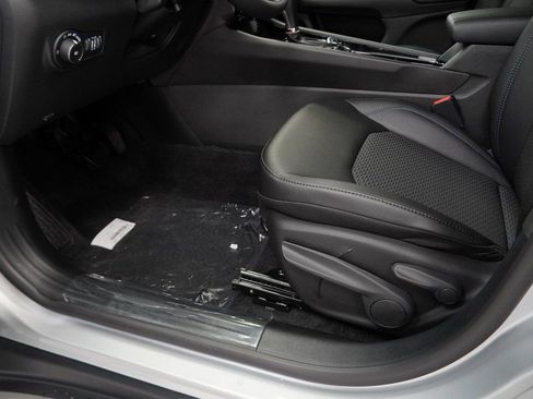 New 2026 Jeep Compass Latitude image 28