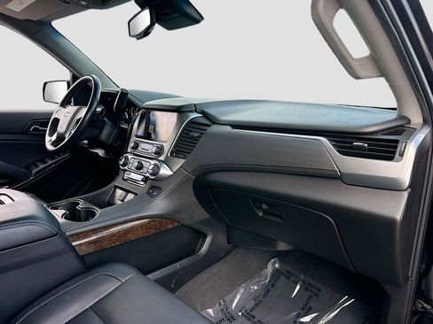 Used 2019 Chevrolet Suburban LT image 33