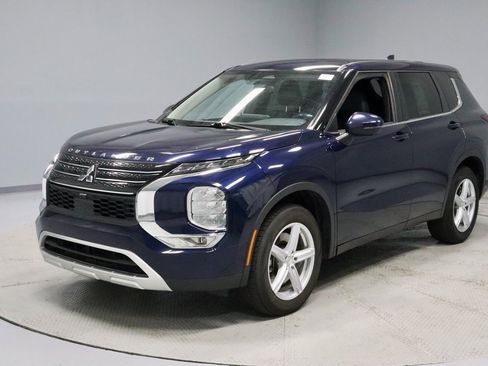 Used 2022 Mitsubishi Outlander SE image 8