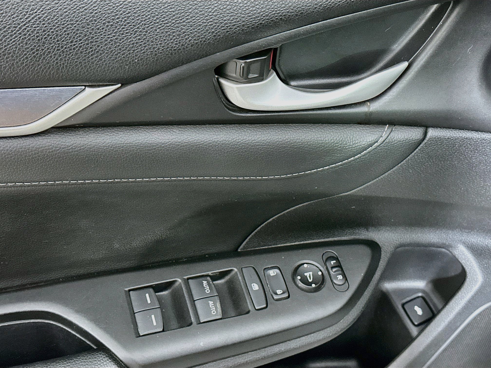 Used 2018 Honda Civic EX-L image 15