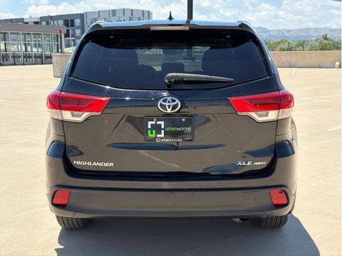 Used 2019 Toyota Highlander XLE AWD/4WD image 7