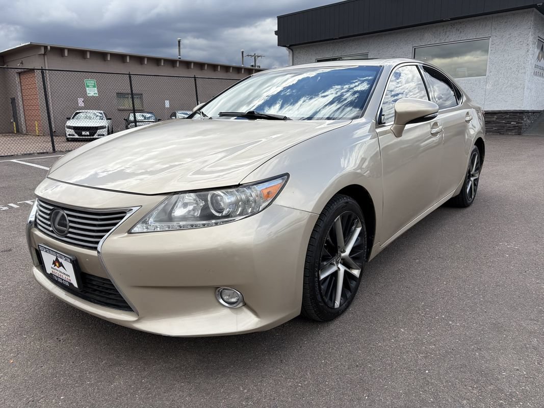 Used 2014 Lexus ES 350 w/ Luxury Package FWD image 3