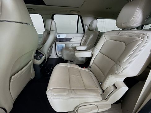Used 2021 Lincoln Navigator L Reserve w/ Luxury Package image 27