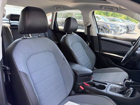 Used 2025 Volkswagen Jetta SE w/ Sunroof Package FWD image 41