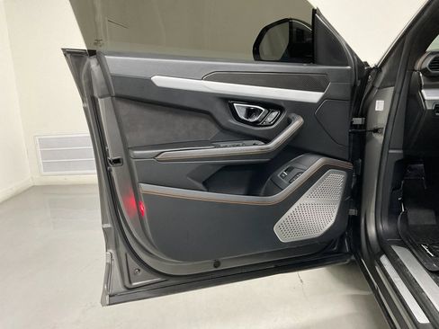 Used 2021 Lamborghini Urus AWD/4WD image 58