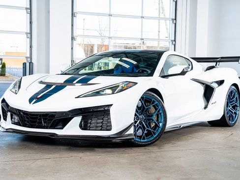 Used 2026 Chevrolet Corvette ZR1 w/ ZR1 Carbon Fiber Aero Package image 2