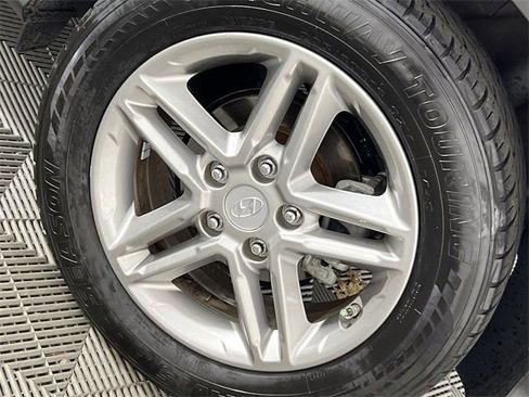 Used 2019 Hyundai Kona SE w/ Cargo Package image 15