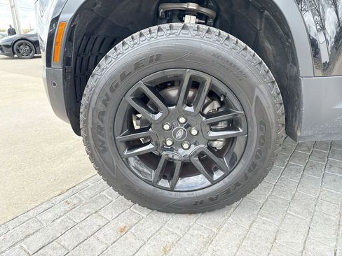 Used 2025 Land Rover Defender 110 S image 10