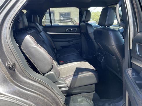 Used 2018 Ford Explorer XLT w/ Equipment Group 202A image 20