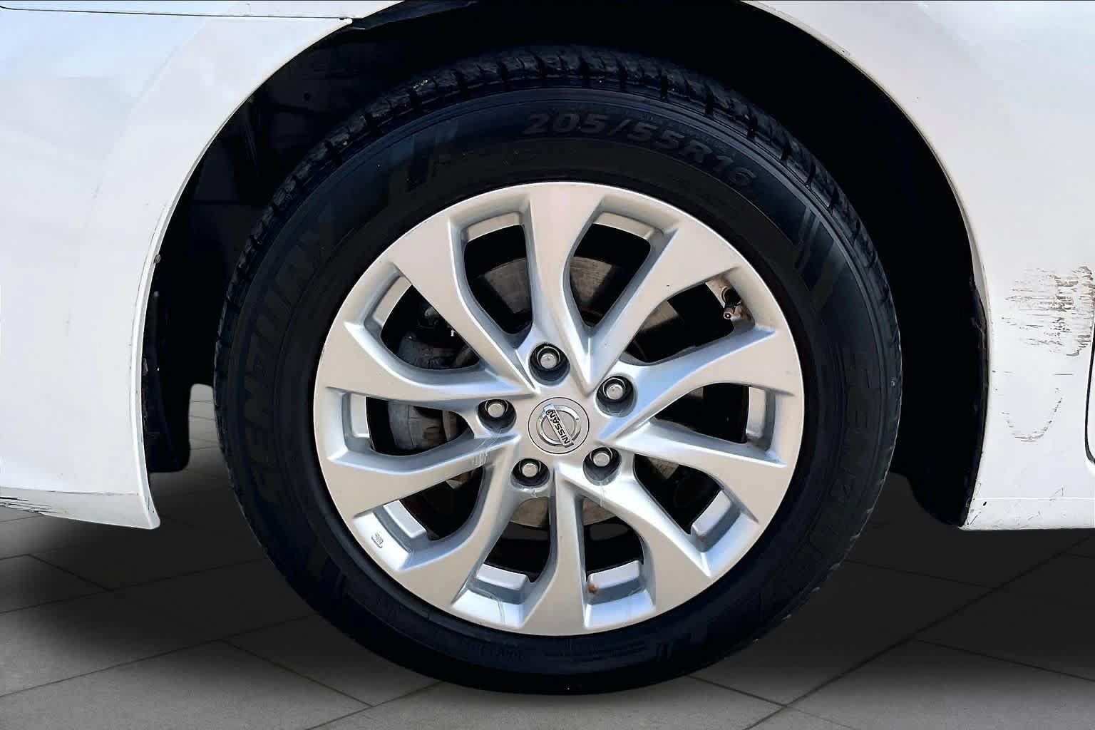 Used 2018 Nissan Sentra SV w/ Premium Package (P01) FWD image 11