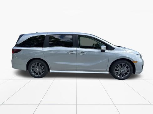 New 2026 Honda Odyssey Touring image 9