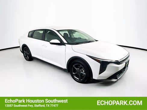 Used 2025 Kia K4 LXS image 1