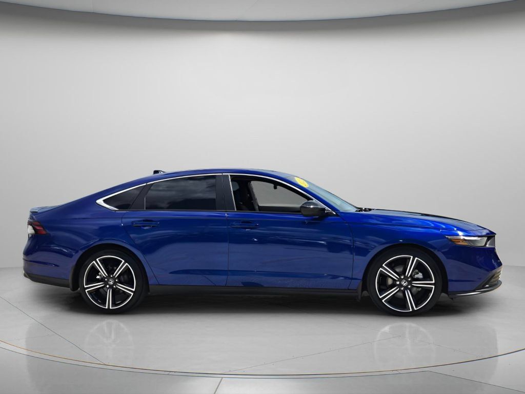 Used 2025 Honda Accord Sport image 7
