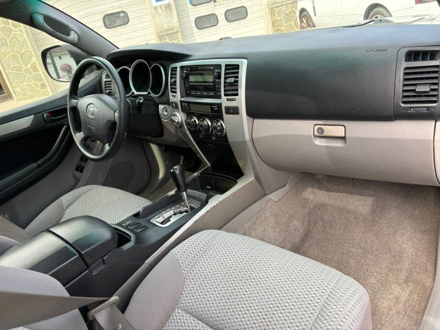 Used 2007 Toyota 4Runner SR5 AWD/4WD image 17