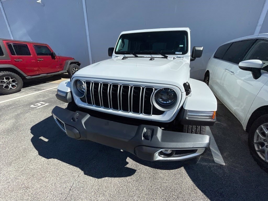 Used 2025 Jeep Wrangler Unlimited Sahara AWD/4WD image 19