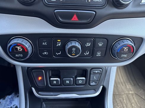 Used 2020 GMC Terrain SLT w/ Preferred Package image 18