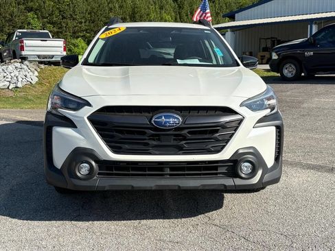 Used 2024 Subaru Outback Premium AWD/4WD image 2