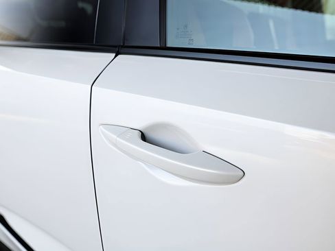 Used 2023 Acura MDX A-Spec image 13