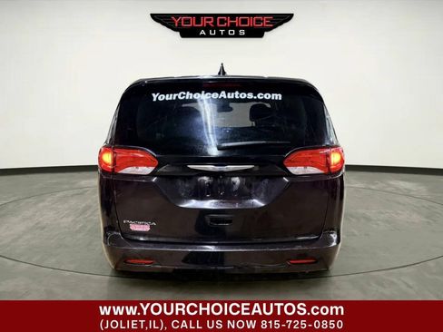 Used 2017 Chrysler Pacifica Touring FWD image 4
