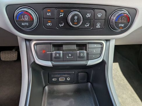 Used 2023 GMC Terrain SLT FWD image 19