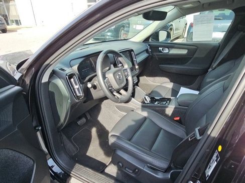 Used 2025 Volvo XC40 B5 Plus image 7