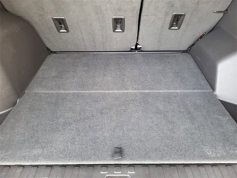 Used 2024 GMC Terrain SLT image 23