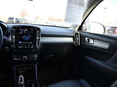 Certified 2025 Volvo XC40 B5 Plus image 18