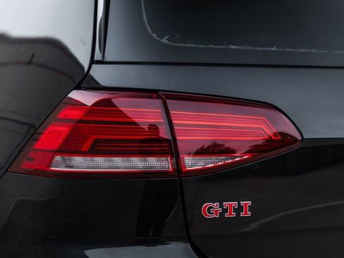 Used 2021 Volkswagen Golf S image 54