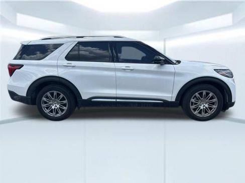 Used 2025 Ford Explorer Platinum RWD image 5