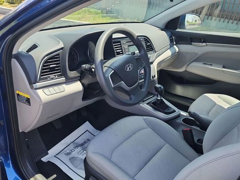 Used 2017 Hyundai Elantra SE image 17