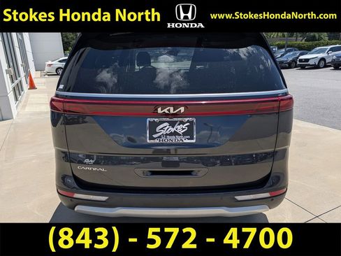 Used 2023 Kia Carnival LX FWD image 10