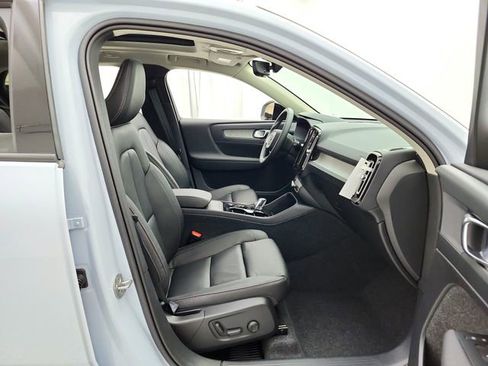 New 2026 Volvo XC40 B5 Plus w/ Climate Package AWD/4WD image 18