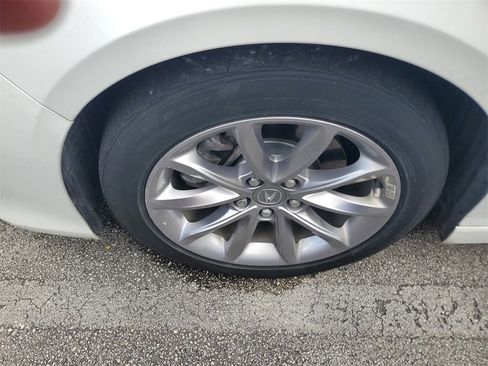 Used 2023 Acura TLX image 3